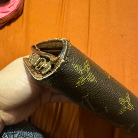 LV monogram medium sized wallet - Picture 4 of 11